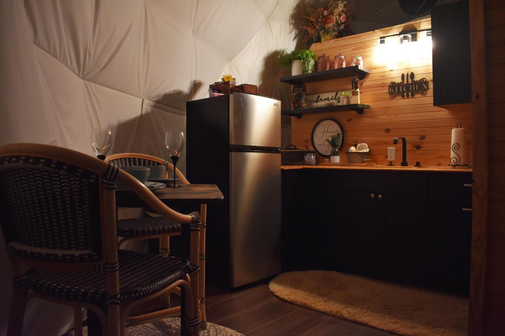 Waterfront Luxury Glamping Dome Hotel Rogersville Exterior photo