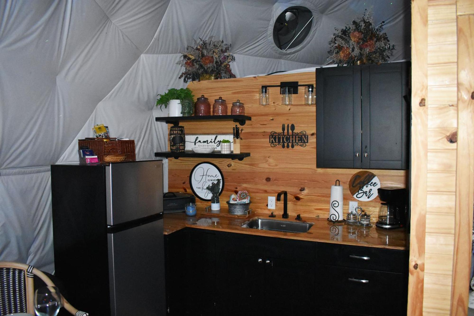 Waterfront Luxury Glamping Dome Hotel Rogersville Exterior photo